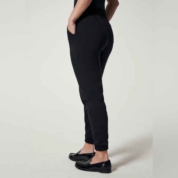 SPANX Women's The Perfect Pant
Jogger SIZE: Medium - Picture 2 of 13